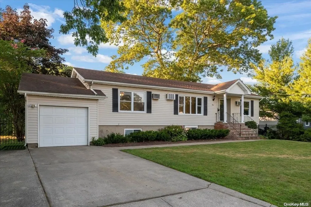 3 Amherst Road Ronkonkoma NY 11779