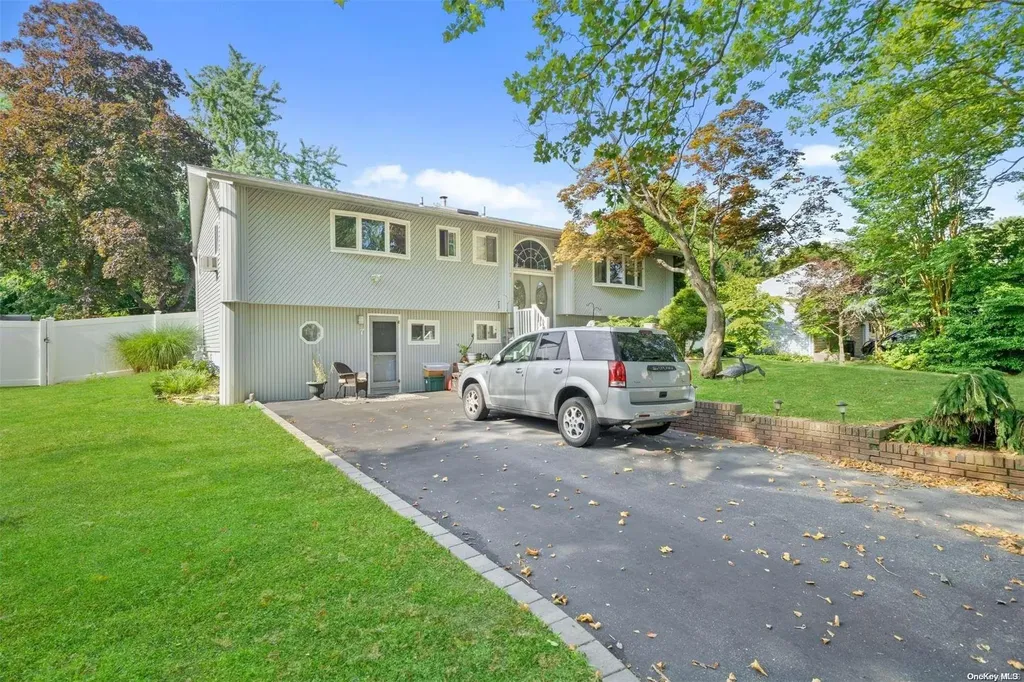 7 Pine Hill Lane Dix Hills NY 11746