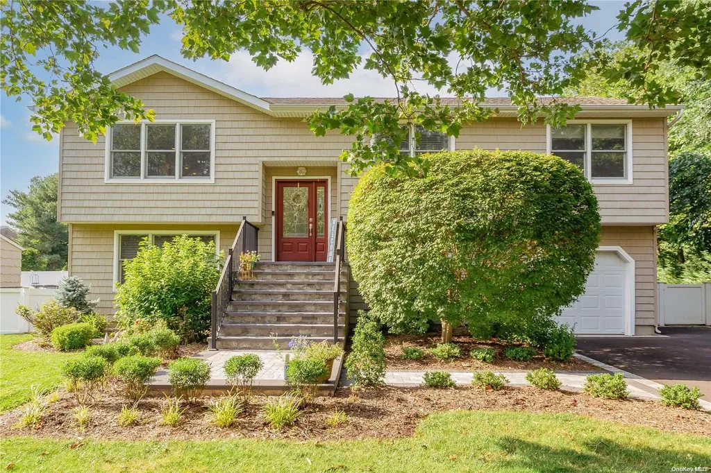 2 Shetland Lane Saint James NY 11780