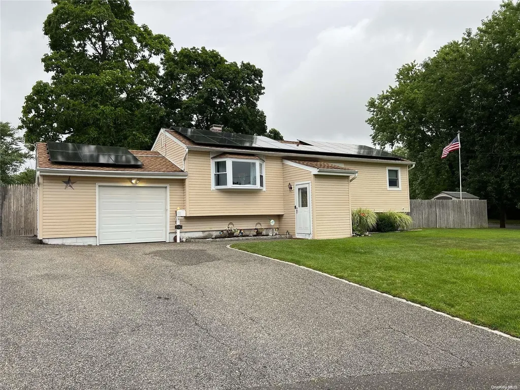 2303 Knickerbocker Avenue Medford NY 11763