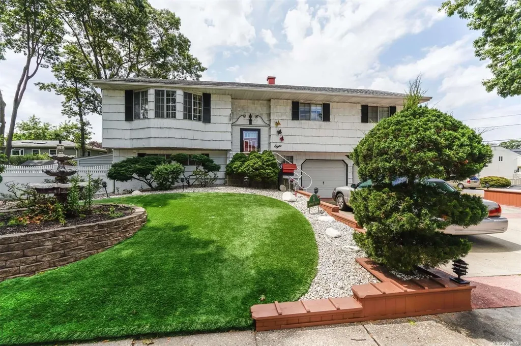 8 Webster Avenue West Islip NY 11795