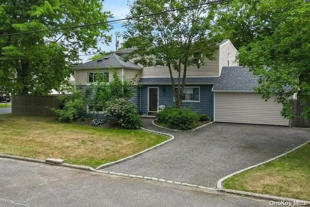 2 Poplar Place Bay Shore NY 11706