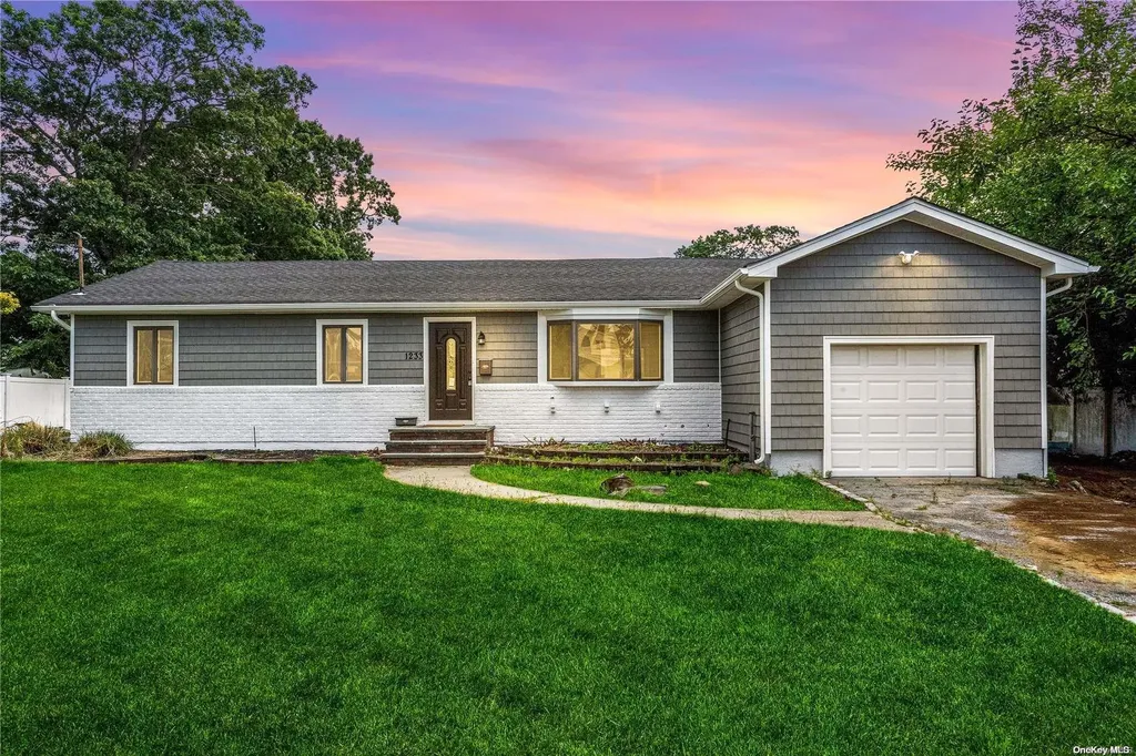 1233 6th Street West Babylon NY 11704