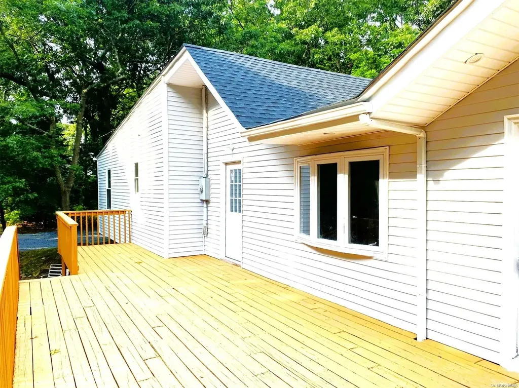 9 Mohawk Place Selden NY 11784