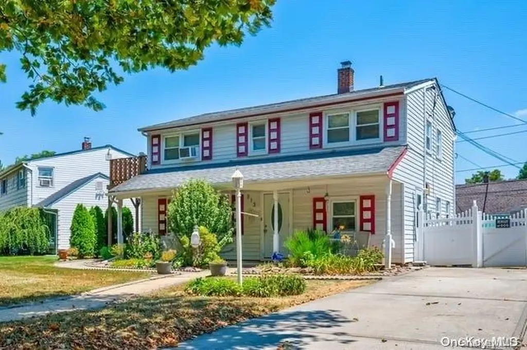 313 Loring Road Levittown NY 11756