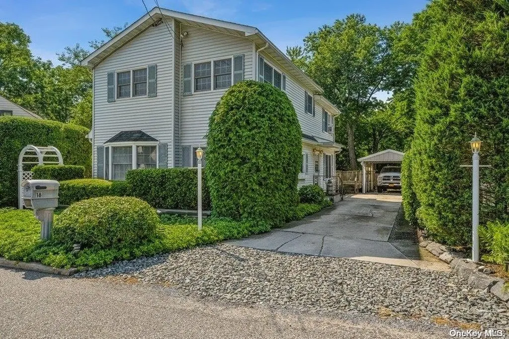 18 Wheat Path Road W Mount Sinai NY 11766