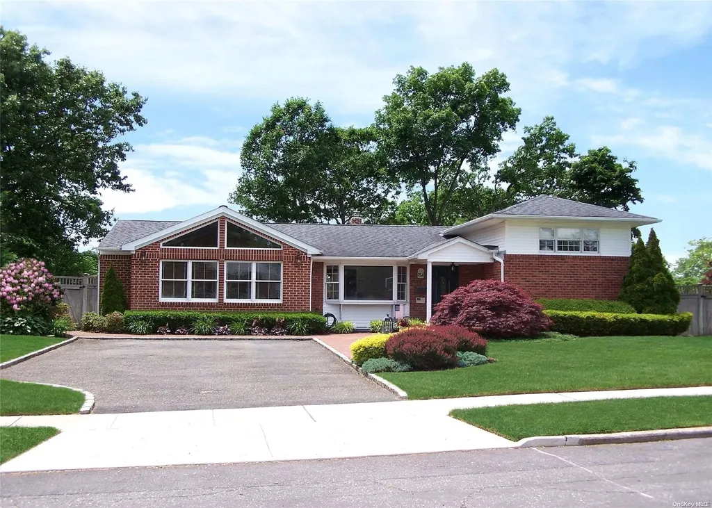 18 Putnam Court Commack NY 11725