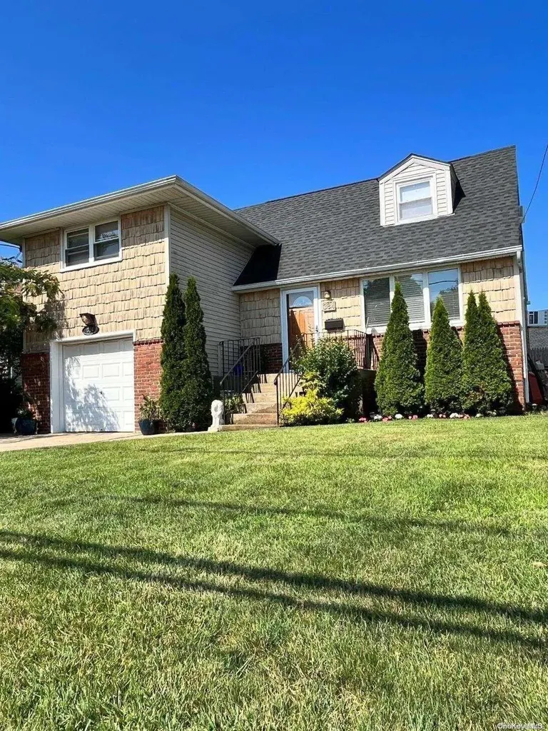 384 Miller Avenue Freeport NY 11520