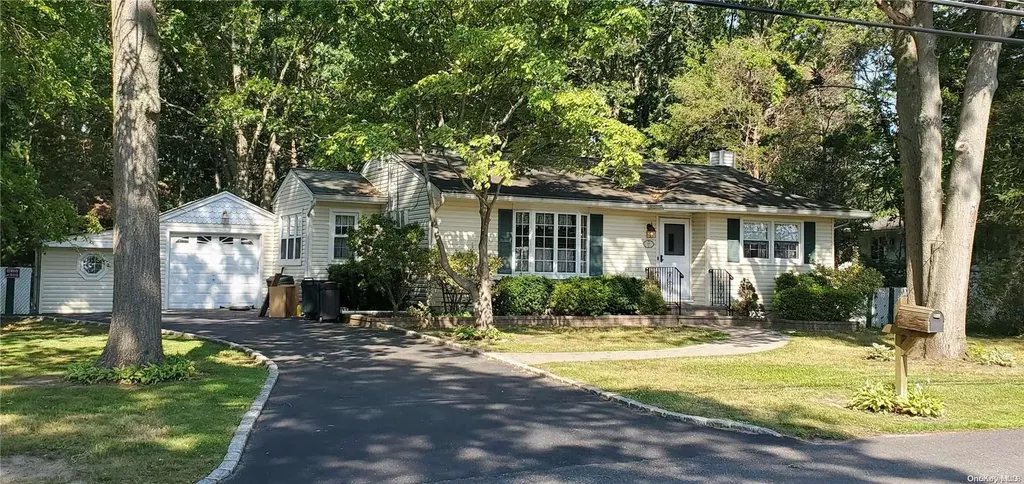 27 Seusing Boulevard Ronkonkoma NY 11779
