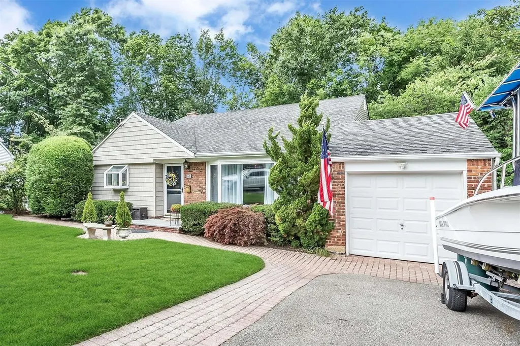 35 Sideview Drive Oyster Bay NY 11771