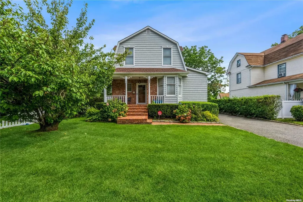 26 Trinity Place Hewlett NY 11557