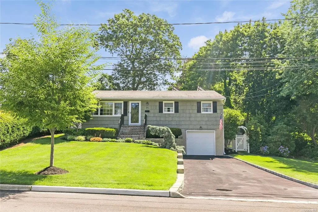 71 6th Avenue Kings Park NY 11754