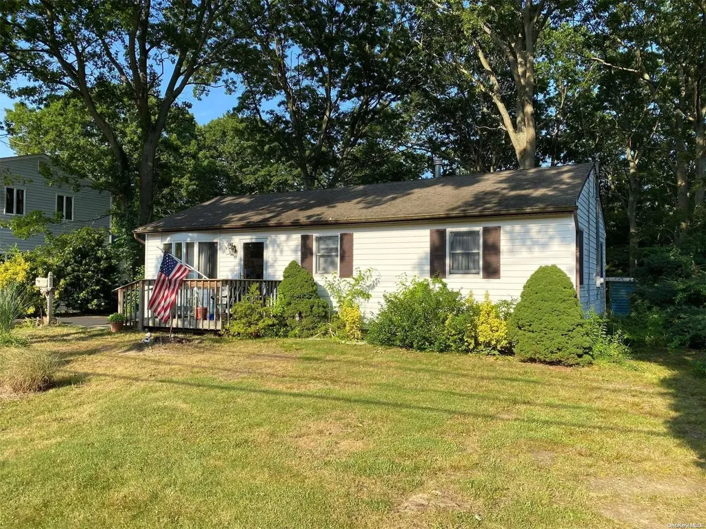 795 Sandra Avenue West Islip NY 11795