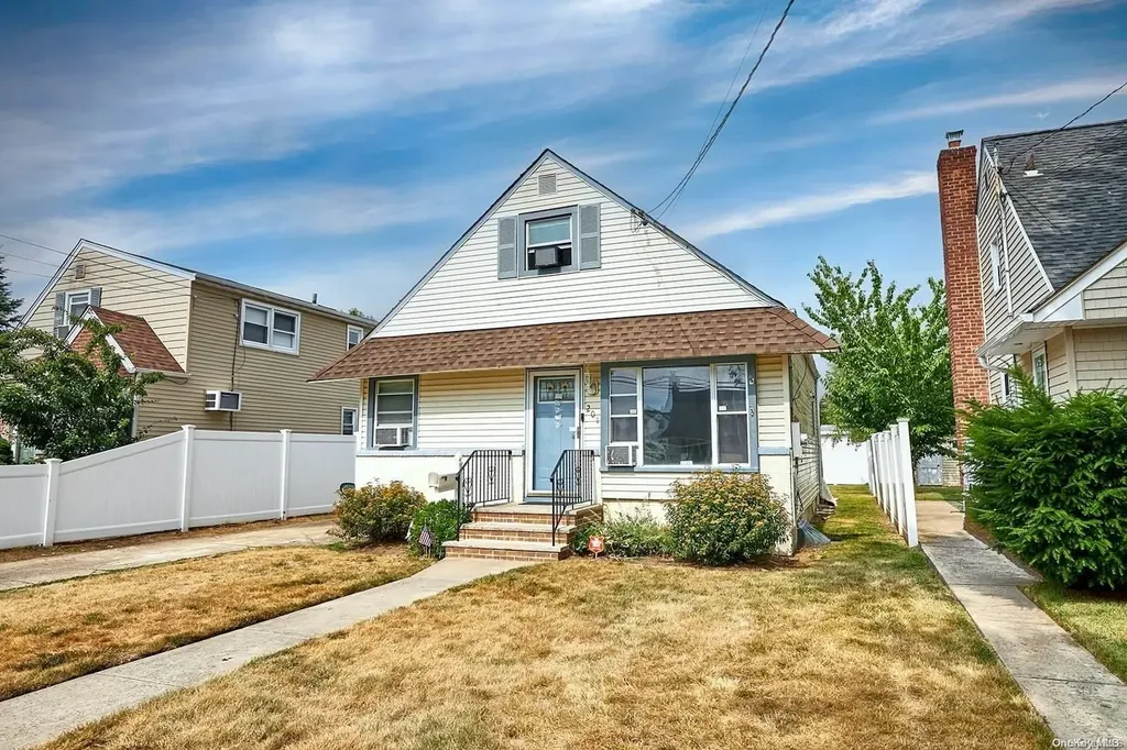 201 Raff Avenue Elmont NY 11003