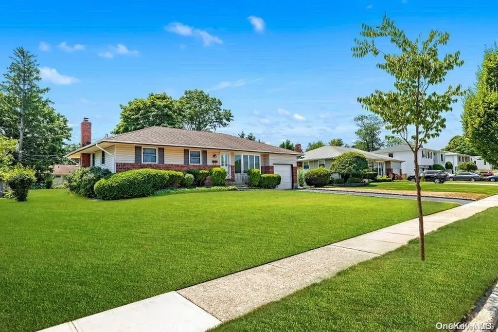 91 Hayrick Lane Commack NY 11725