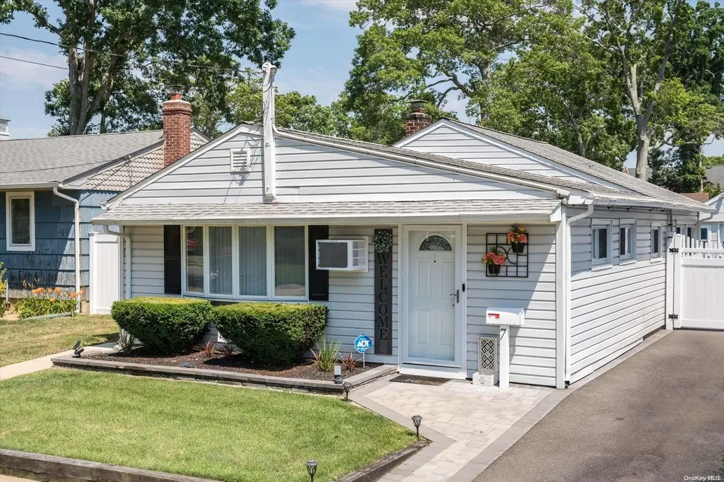 7 Cherry Street Massapequa NY 11758