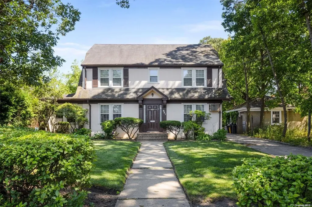 651 W Broadway Cedarhurst NY 11516