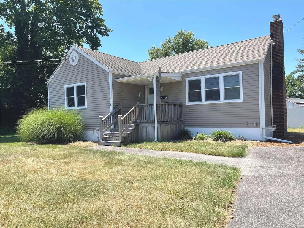 176 Half Hollow Road Deer Park NY 11729