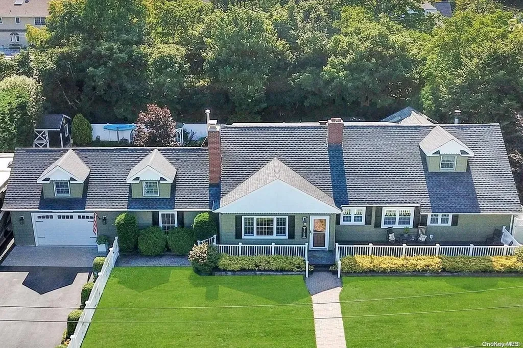 20 W Bay Drive West Islip NY 11795