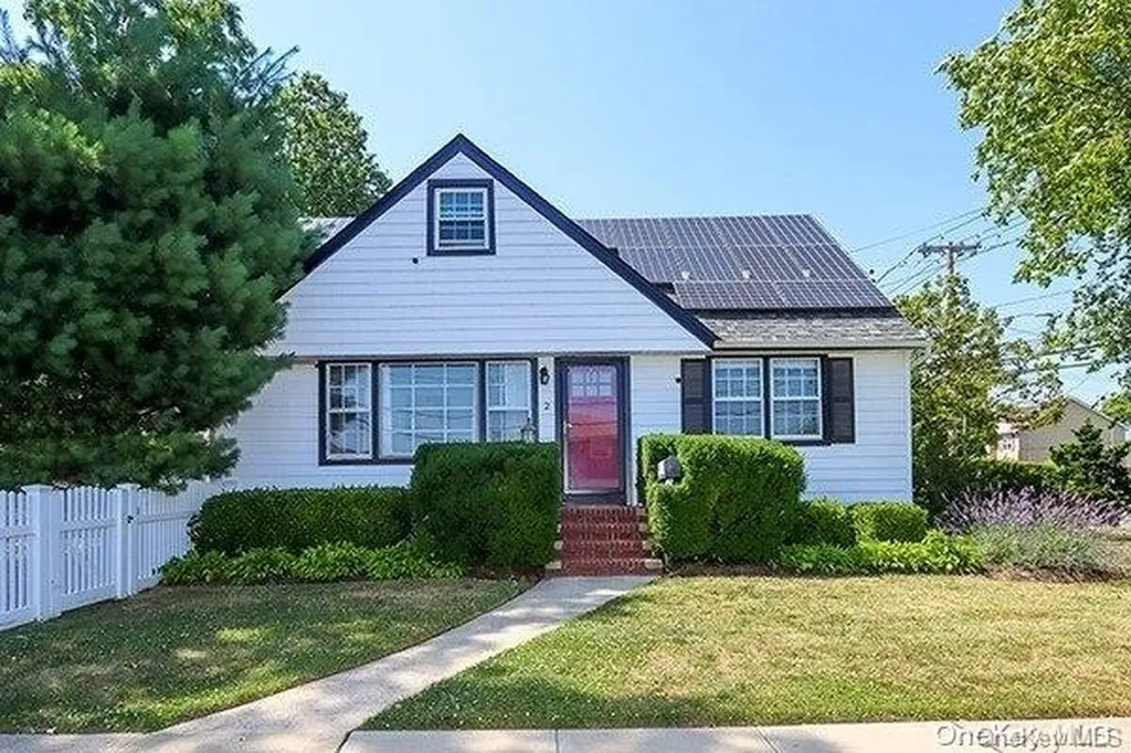 2 Ivanhoe Drive Merrick NY 11566