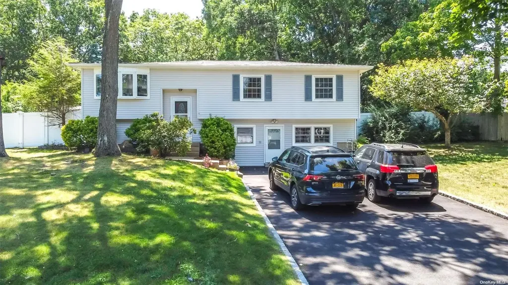 4 Sandpiper Lane Centereach NY 11720