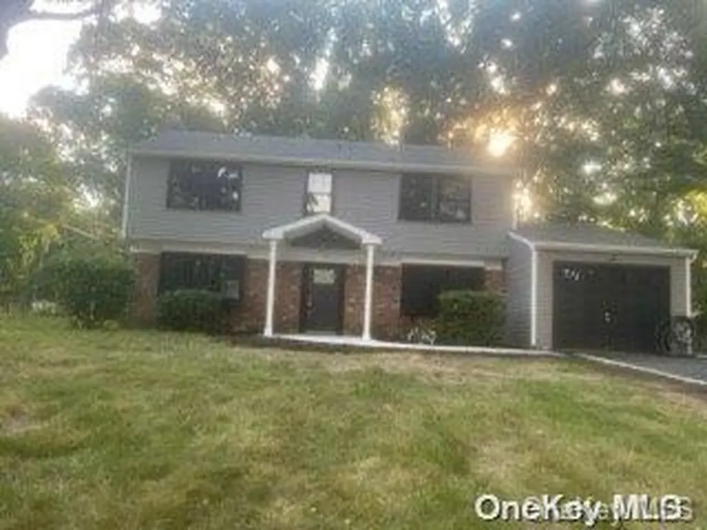 5 Shetland Lane Stony Brook NY 11790
