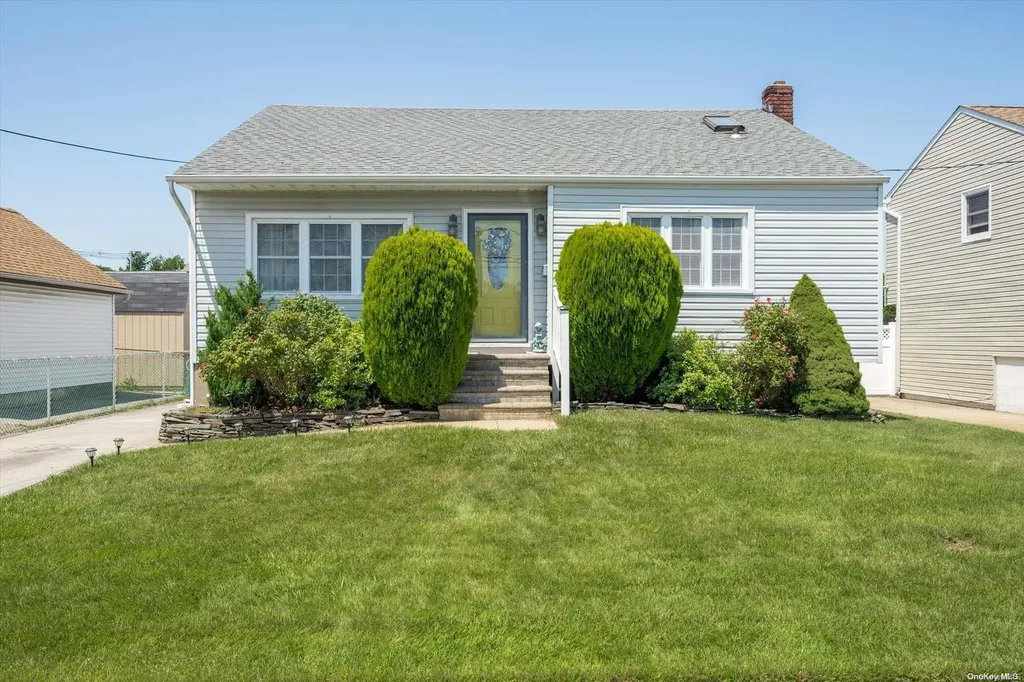 38 Ray Street Freeport NY 11520