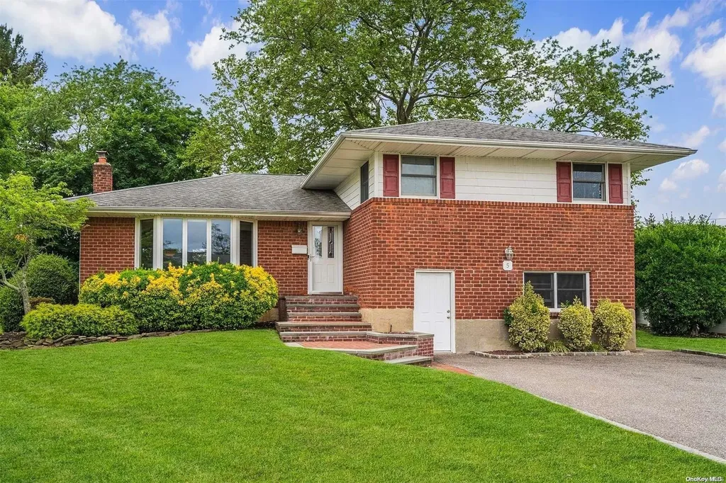 5 Dee Court Plainview NY 11803