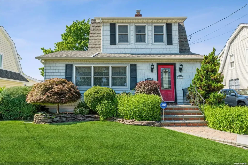 54 Jerome Avenue Mineola NY 11501