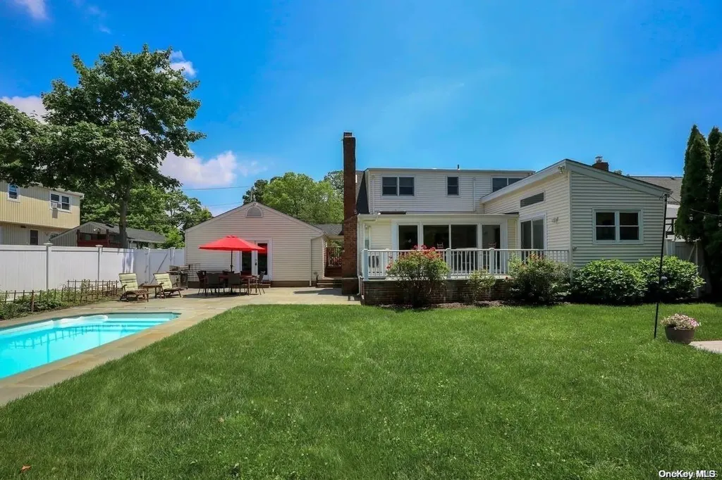 73 Fraser Avenue Merrick NY 11566