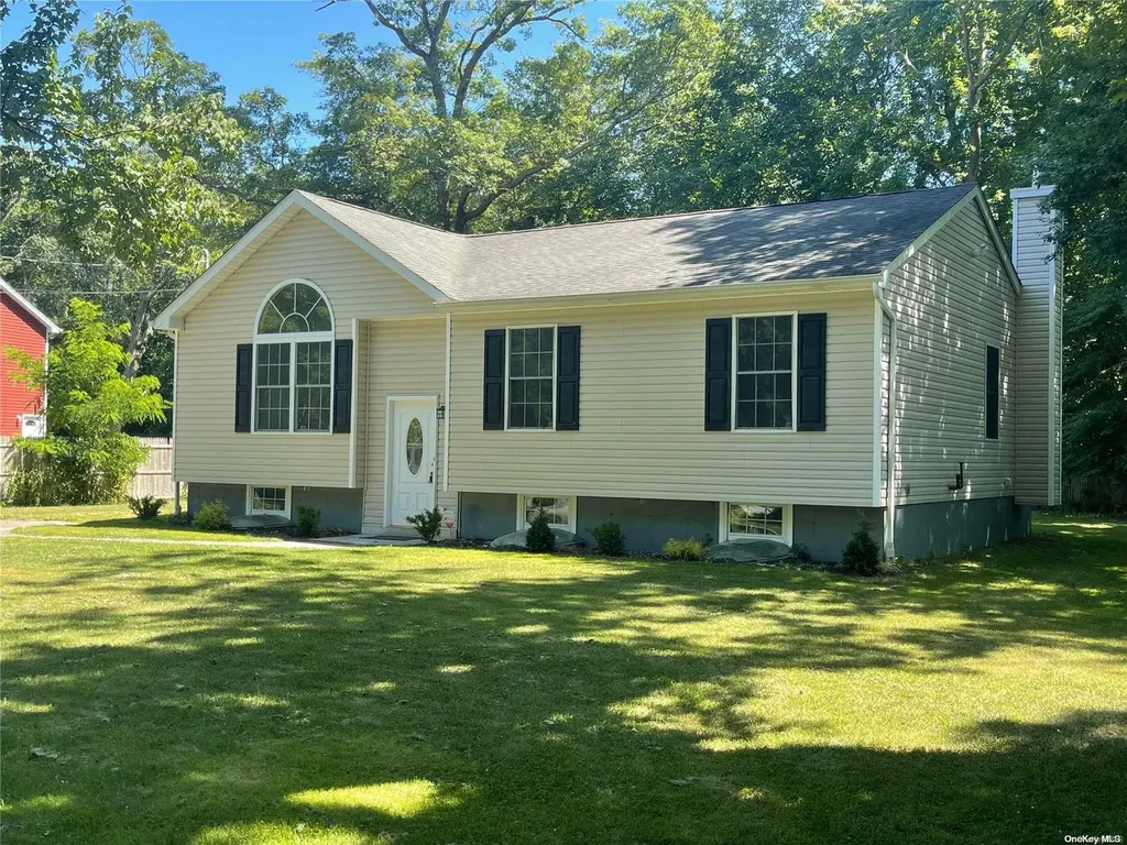 4 Daniel Lane Middle Island NY 11953