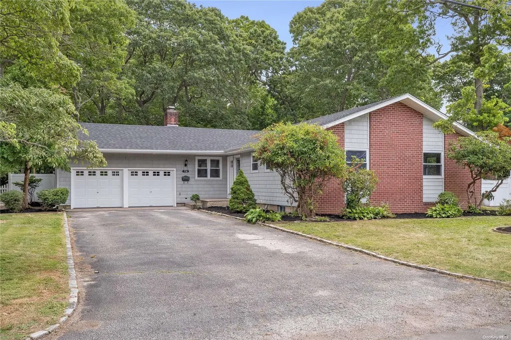 524 Pine Drive Brightwaters NY 11718
