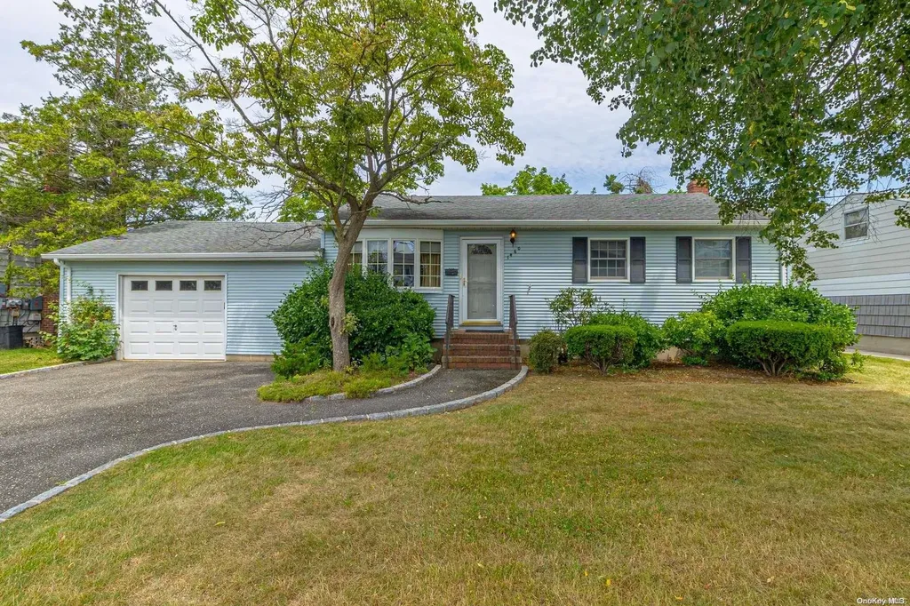 1460 10th Street West Babylon NY 11704
