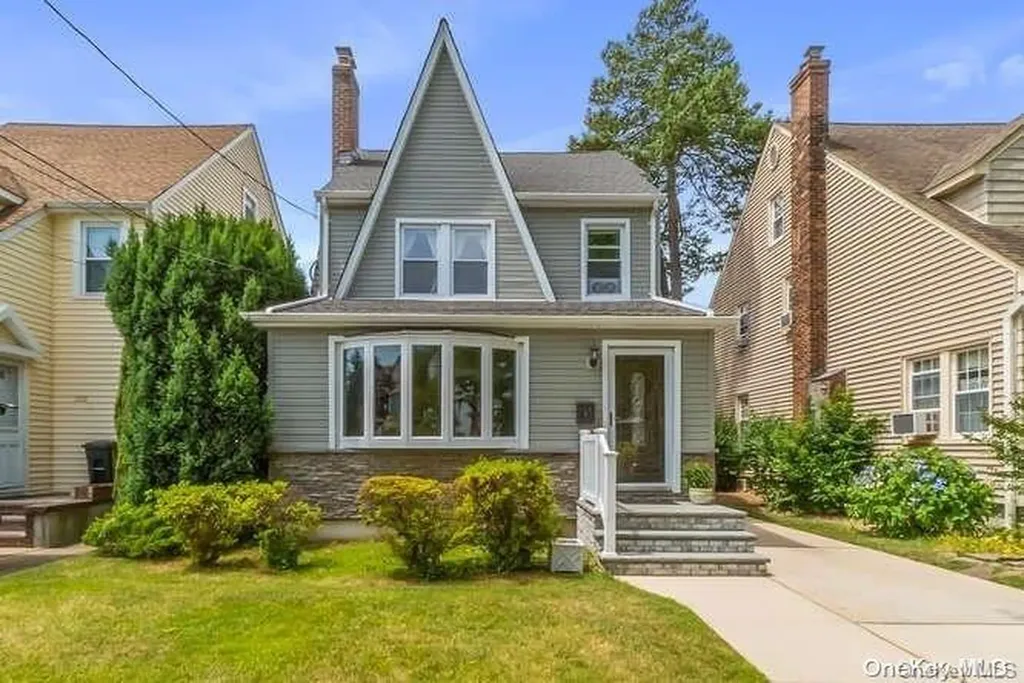 309 Marcellus Road Mineola NY 11501