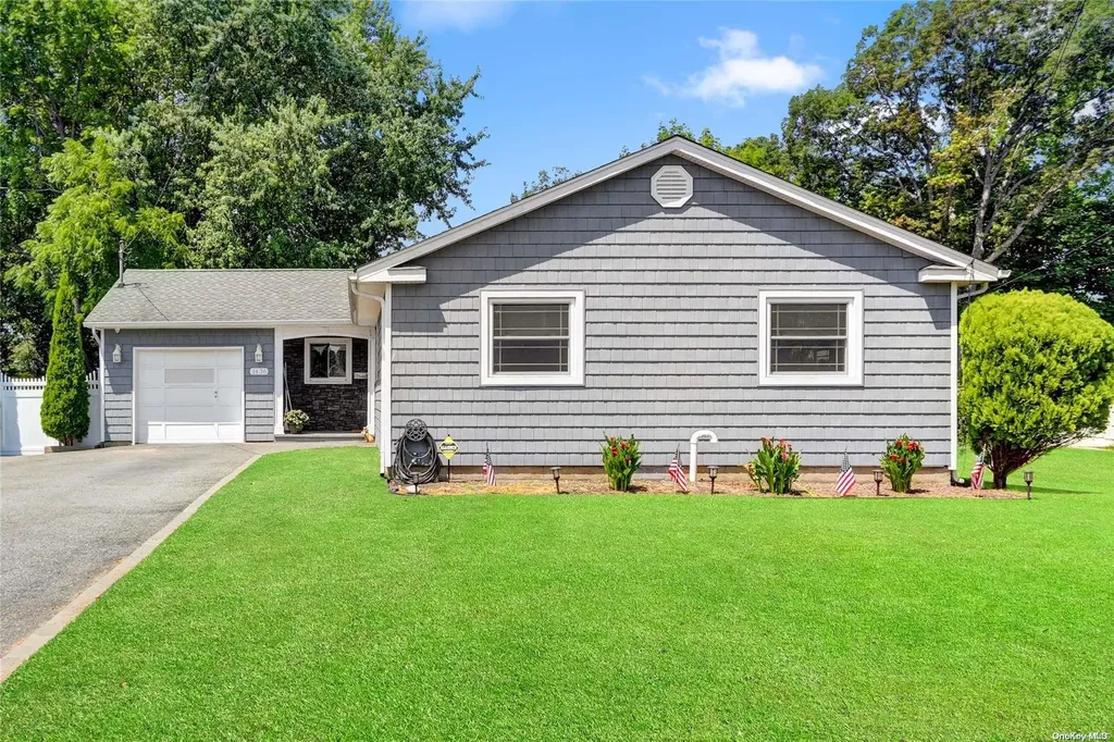 1436 N Windsor Avenue Bay Shore NY 11706