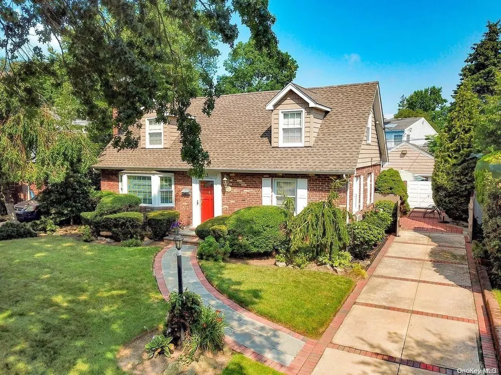 13 Croydon Drive Merrick NY 11566