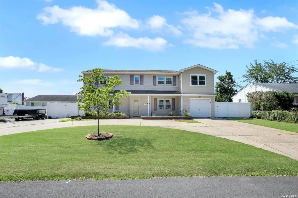 1525 4th Street West Babylon NY 11704