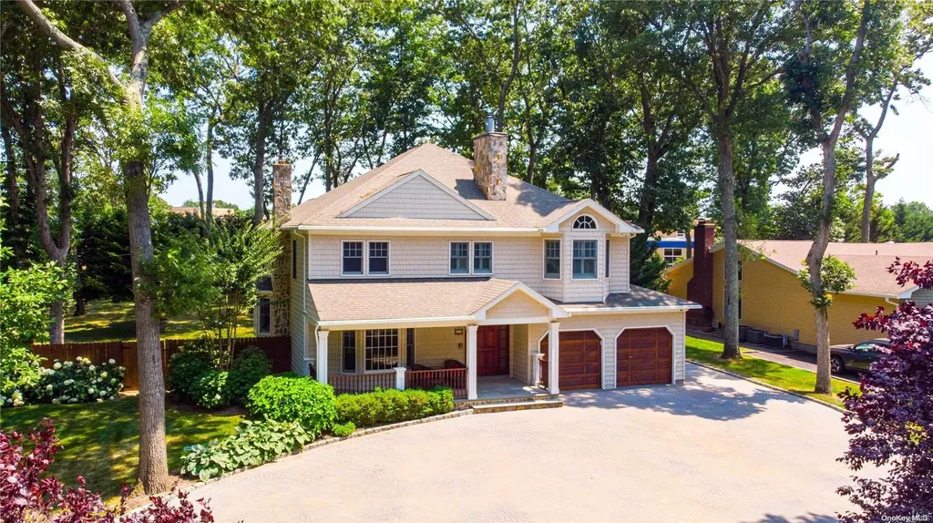 35 Southwick Court S Plainview NY 11803