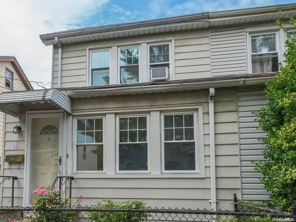 10 Pearce Place Great Neck NY 11021