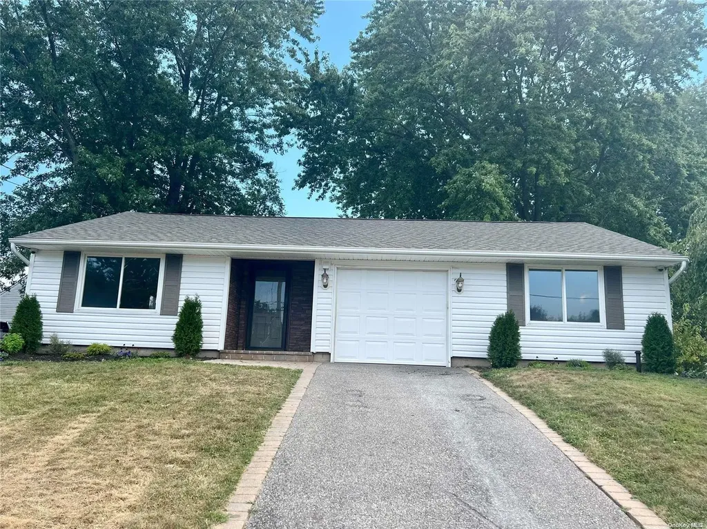 18 Continental Drive Centereach NY 11720