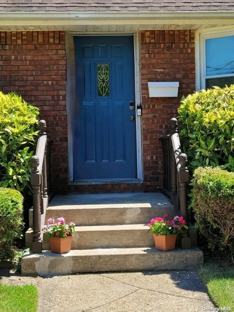 1 Bendix Place Lindenhurst NY 11757