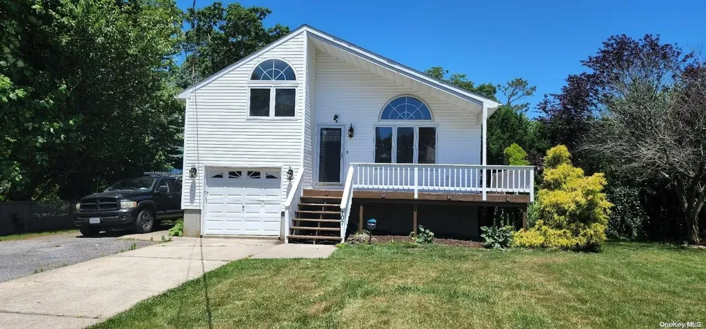 107 Parkview Drive Shirley NY 11967