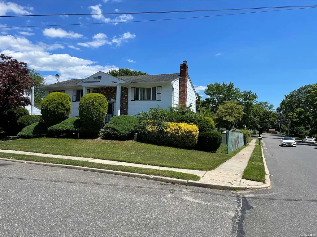 75 Root Avenue Central Islip NY 11722
