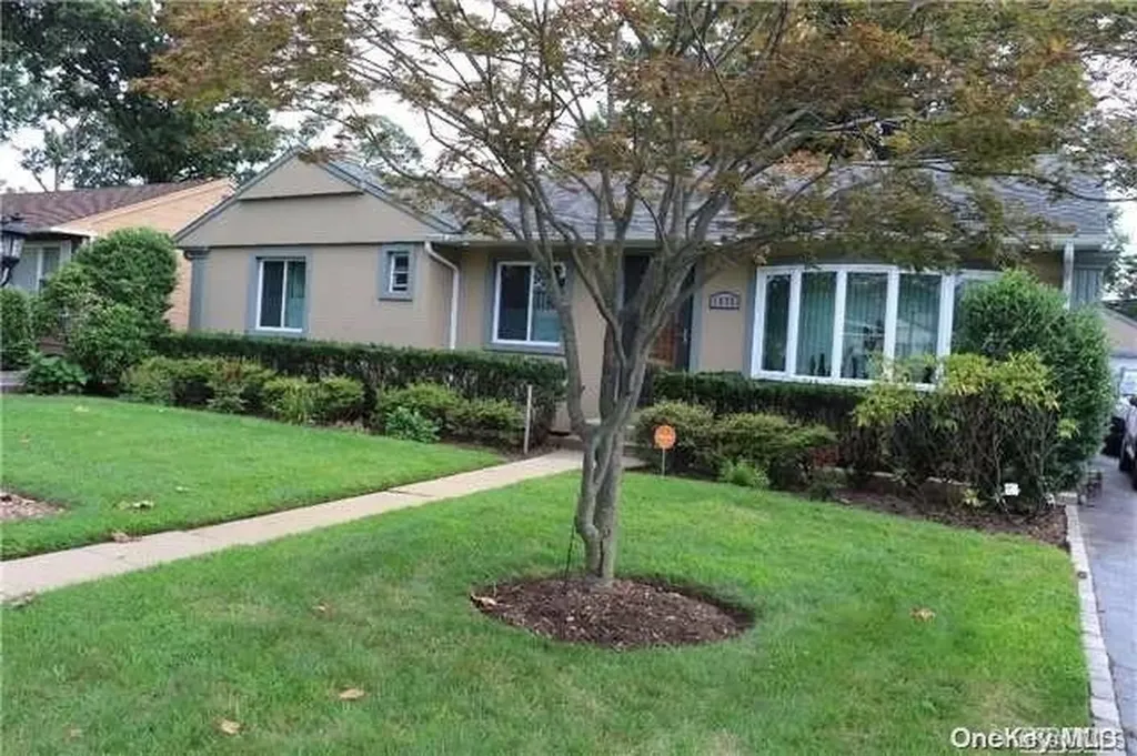1675 Pershing Street Valley Stream NY 11580