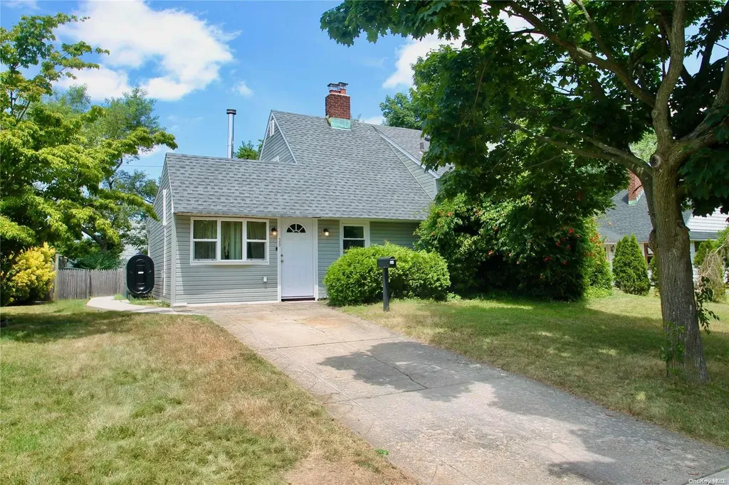 39 Deep Lane Wantagh NY 11793