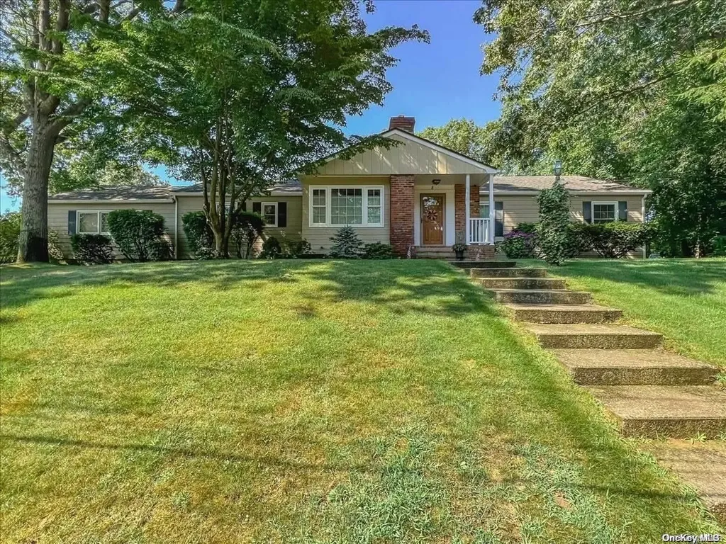 8 Swan View Drive Patchogue NY 11772