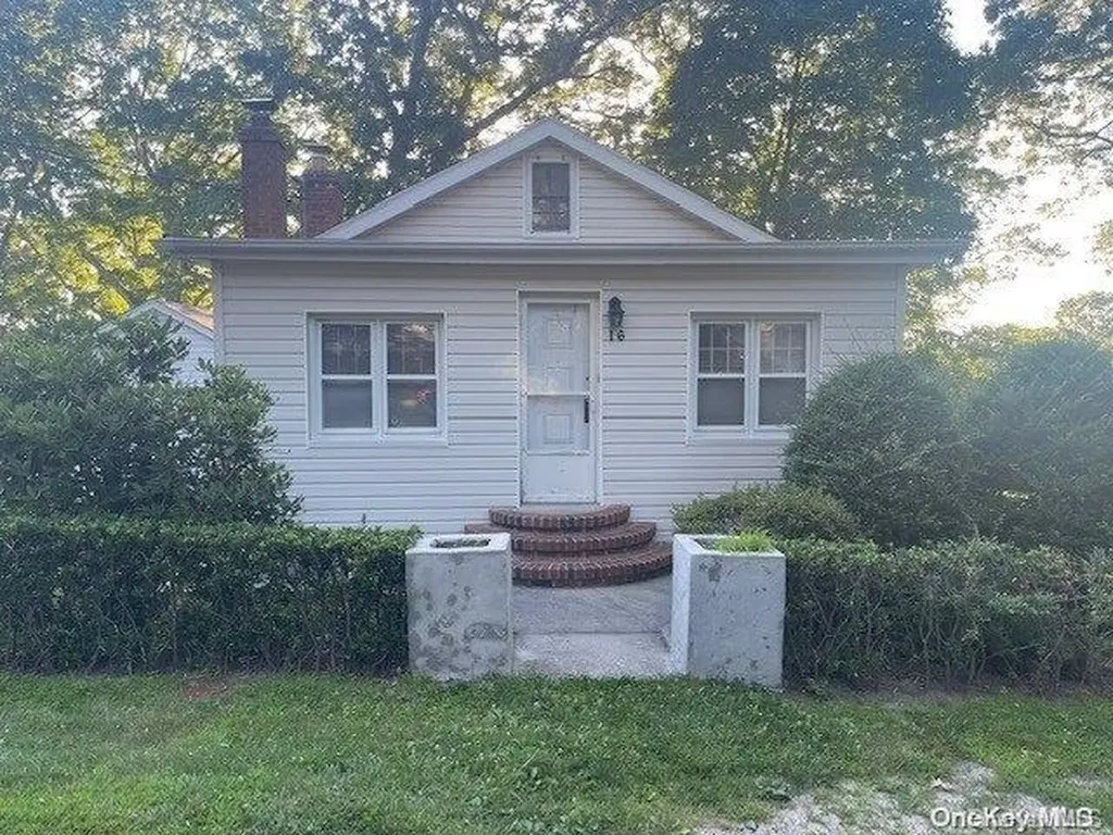16 Birch Road Rocky Point NY 11778