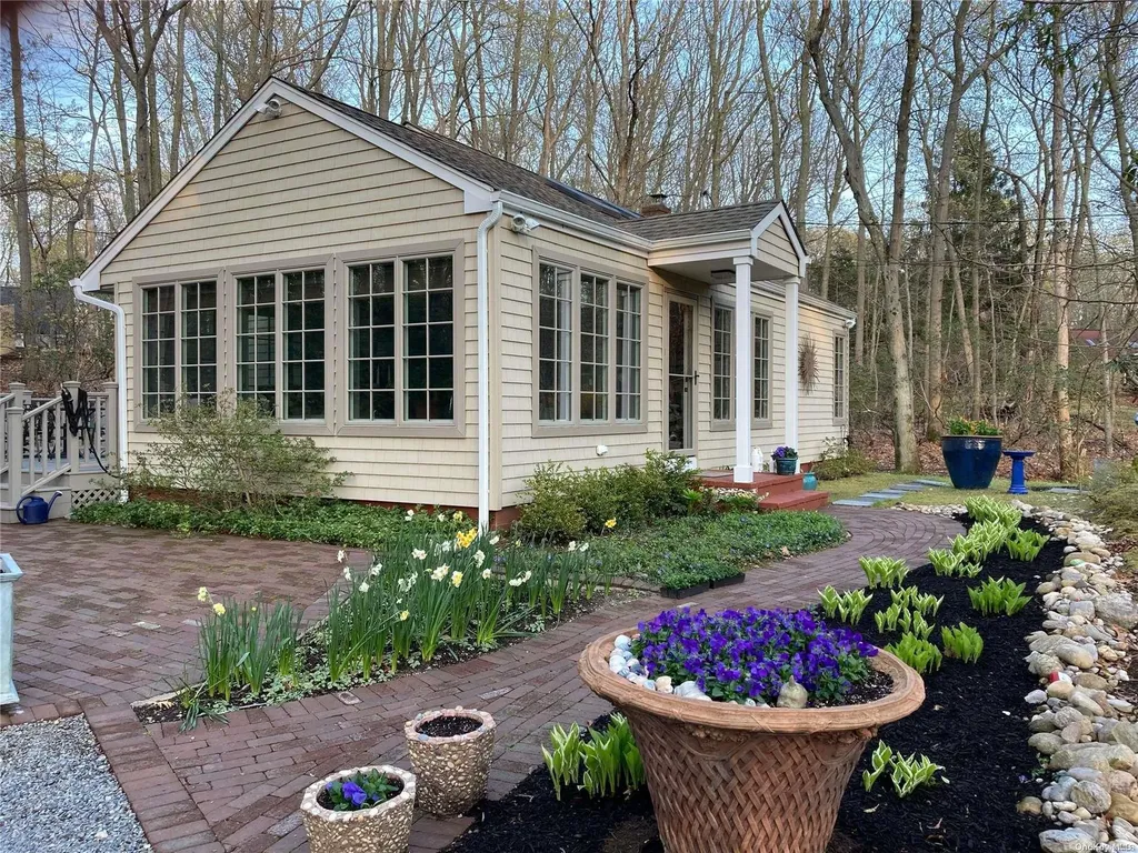 11 Valley Circle Miller Place NY 11764