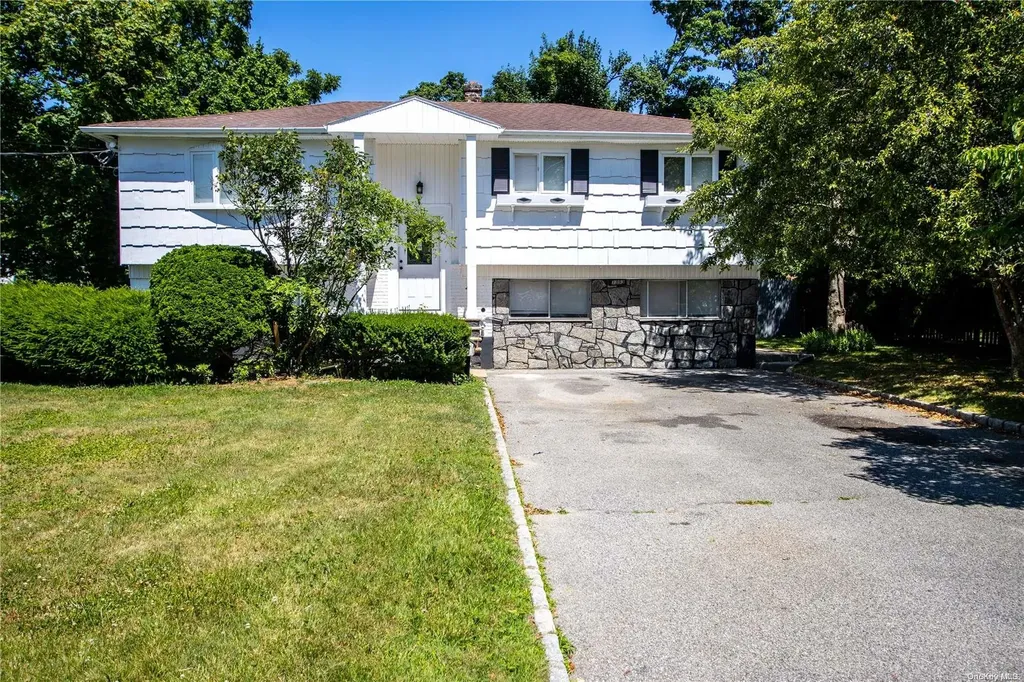 1393 Ackerson Boulevard Bay Shore NY 11706