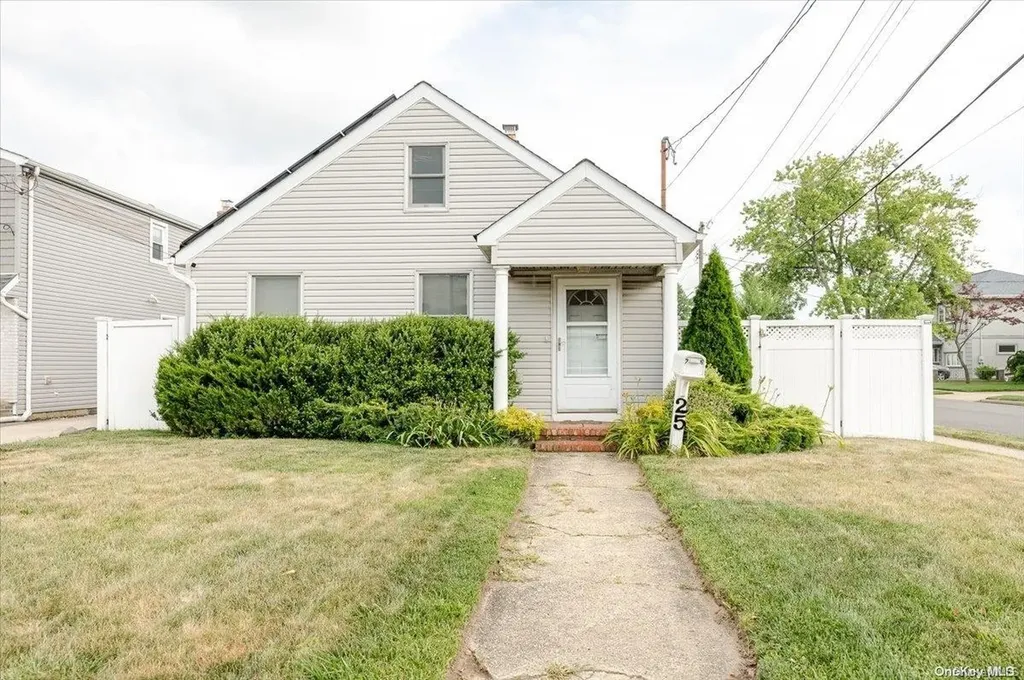 25 Mott Street Oceanside NY 11572